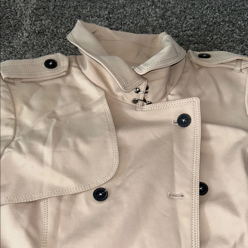 Elegant Cream Trench Coat for Women - Picture 2 of 13